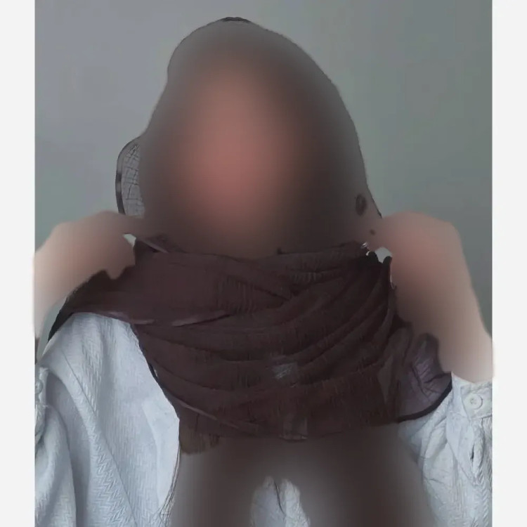 شال پلیسه دور نوار دوزی مجلسی و اسپرت ابعاد 68 در 180 سانتیمتر