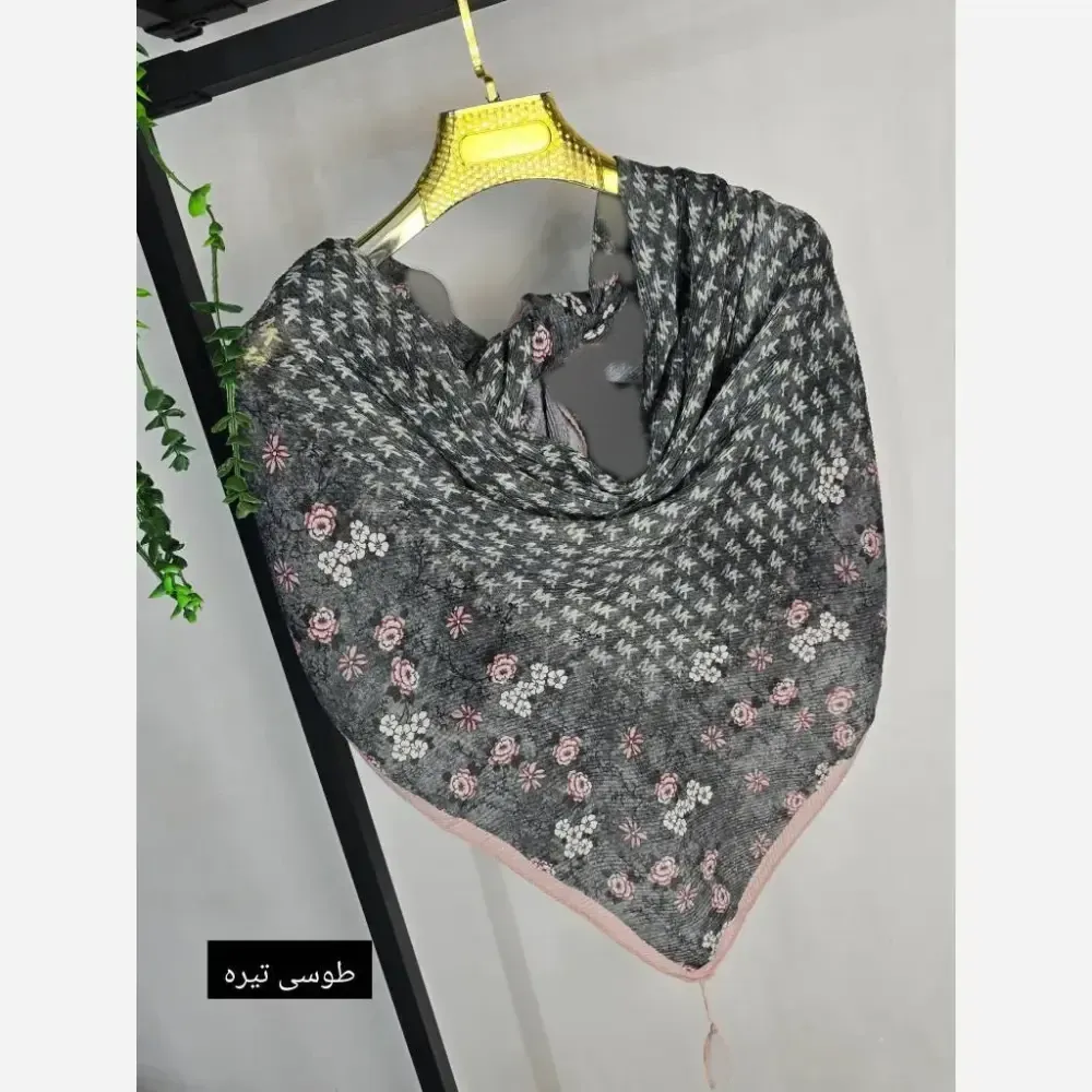 روسری زنانه برشکا سافت پلیسه شاین دار منگوله دار ابعاد 125 در 125 سایز فری