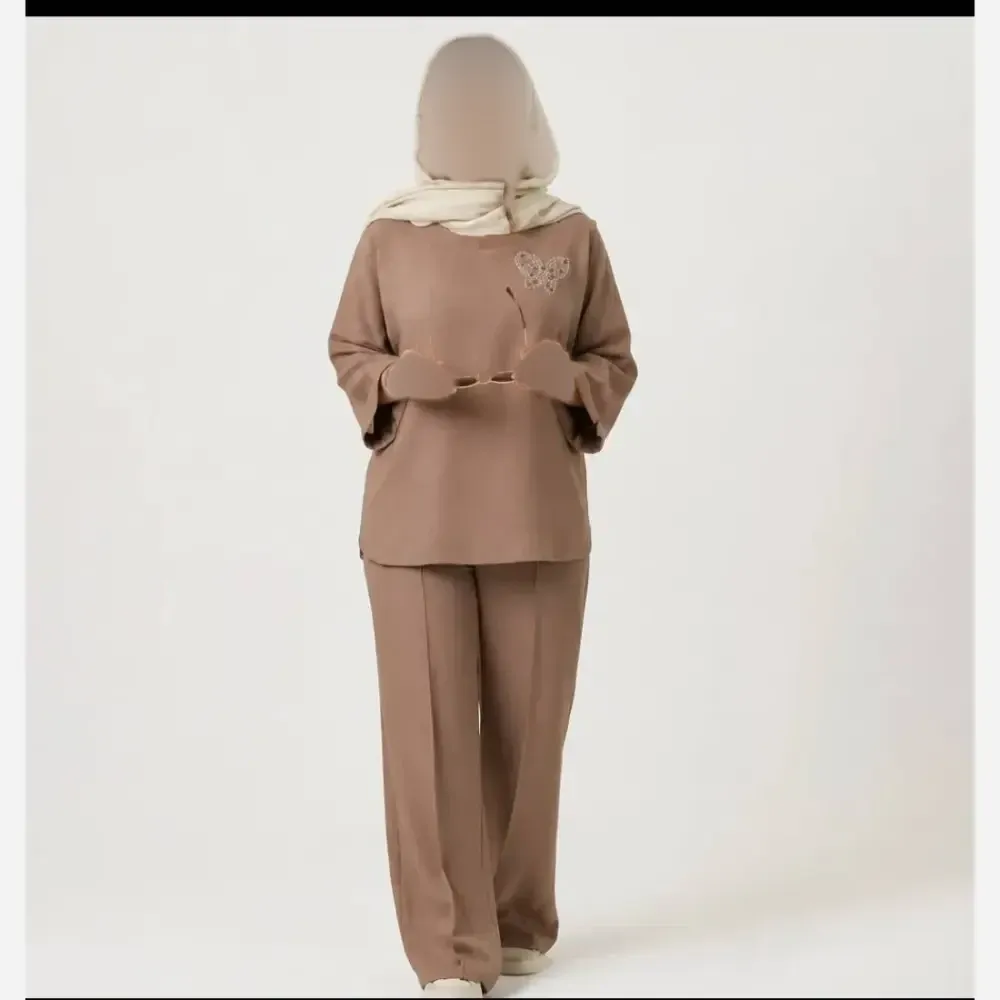 ست تابستانه نارسیس جنس ابروبادی فری سایز رنگ کرم و نسکافه ای
