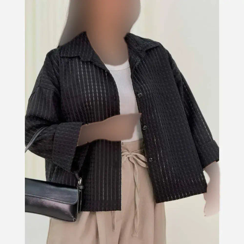 شومیز باکسی حصیری جنس ژاکارد ابریشم حصیری رنگ مشکی سبز نسکافه فری سایز