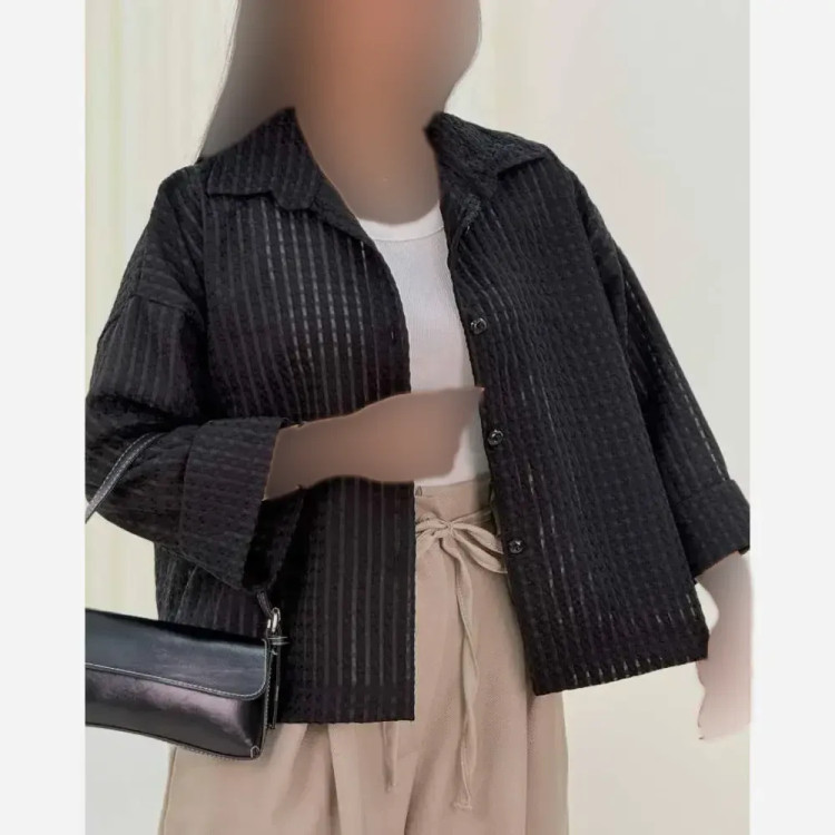 شومیز باکسی حصیری جنس ژاکارد ابریشم حصیری رنگ مشکی سبز نسکافه فری سایز