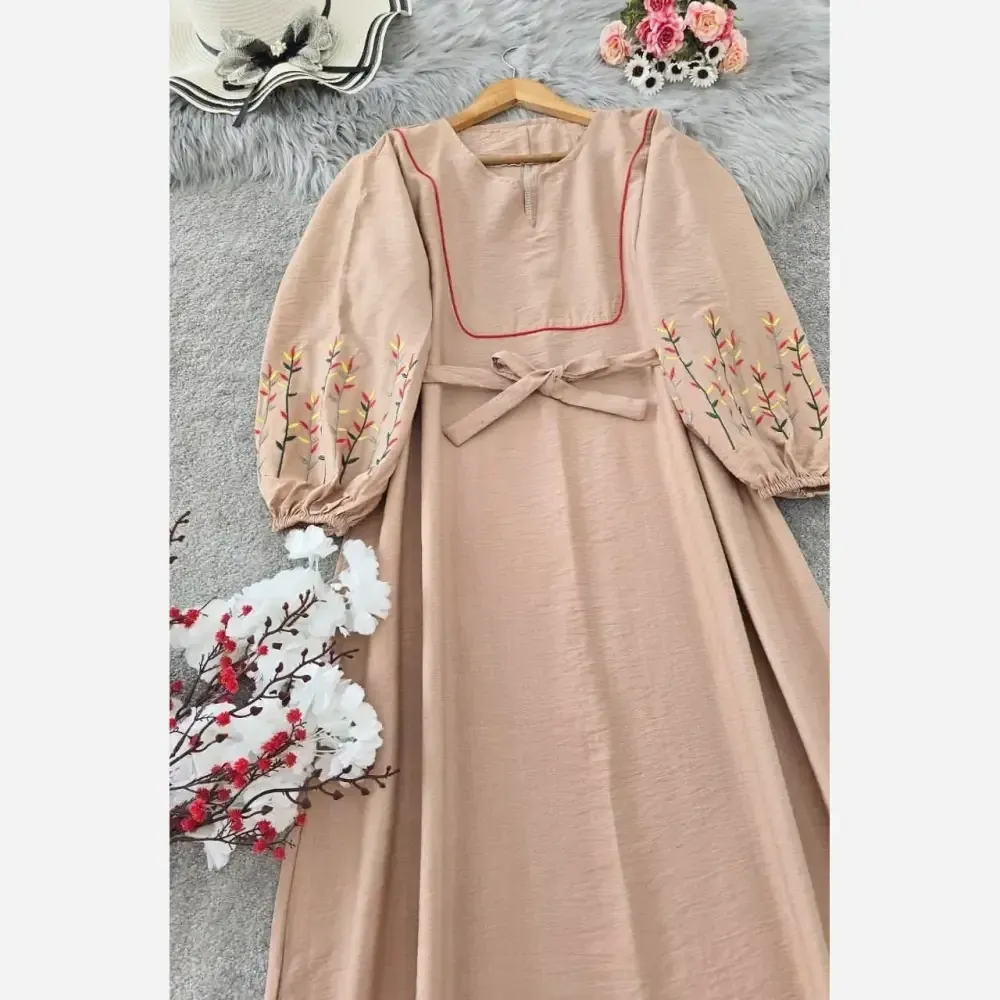 کفتان کلدوزی نرگسی جنس بابوس فری سایز رنگ نسکافه ای و زرشکی