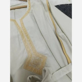 پیراهن نخی وارداتی گلدوزی شده زنانه طرح نوار دار رنگ استخوانی سایز فری مناسب 38 تا 50 قد 130