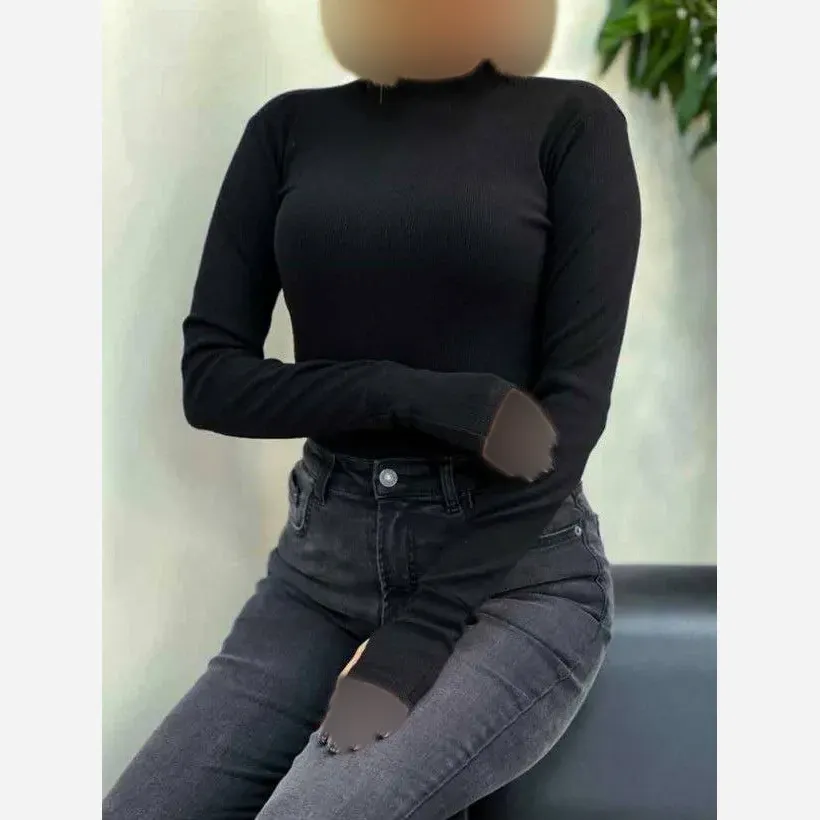 بلوز فینگر دار فانریپ مشکی فری سایز 36 تا 46 مناسب زیر پافر و مانتو