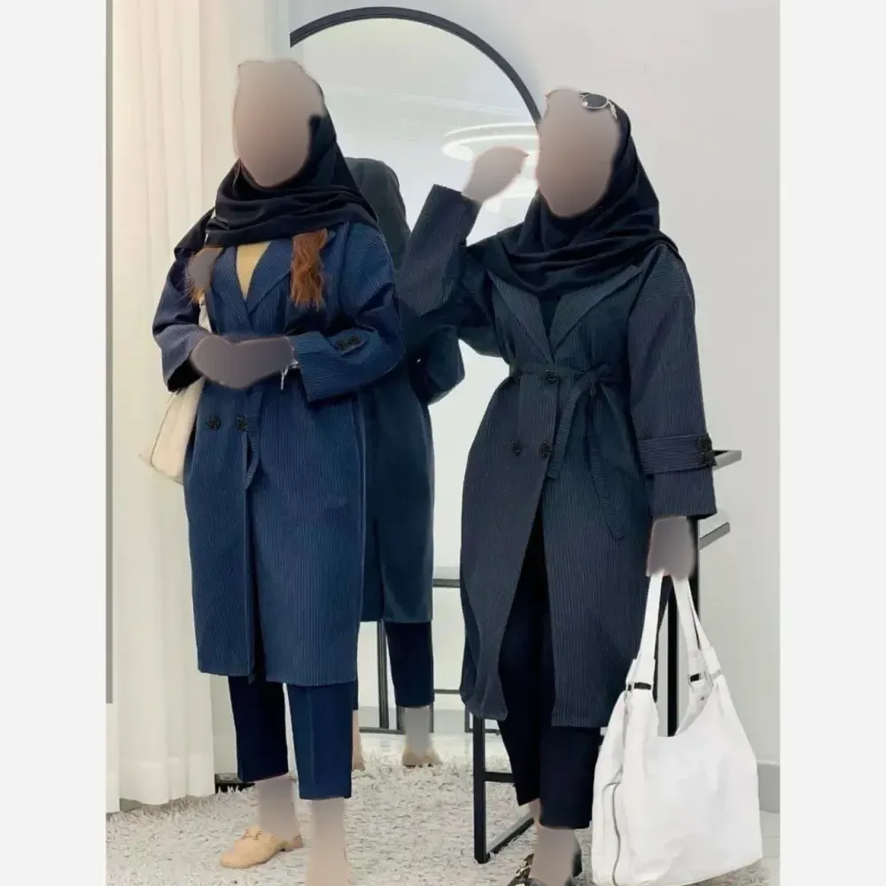 مانتو بلند زنانه مدل آرام جنس سوپر دیپلمات درجه یک رنگ مشکی و سرمه ای