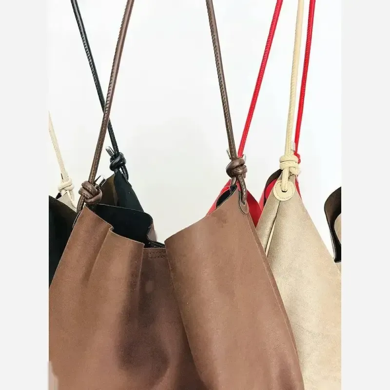 کیف زنانه تک قیطونی جیر شیک پاییزه با کیف آرایشی
